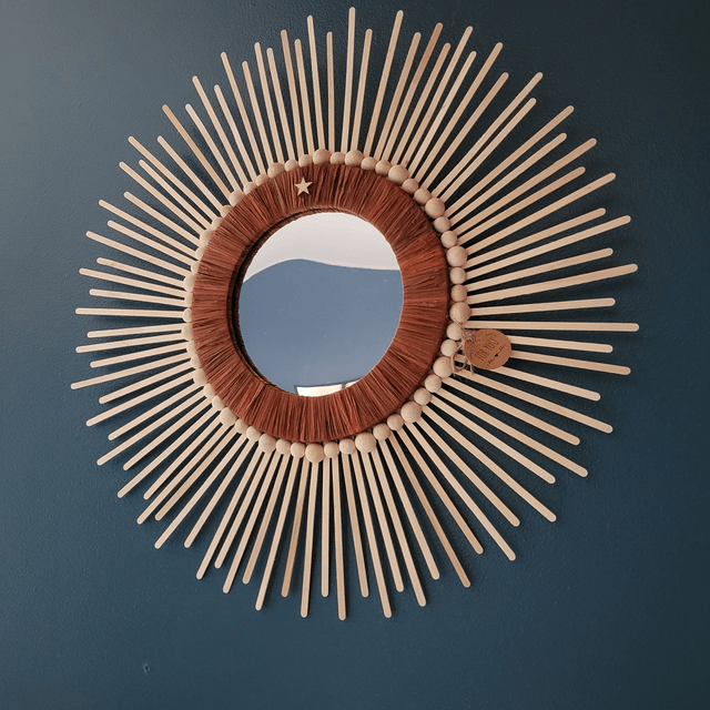 miroir rond batônnets bois naturel et perles.